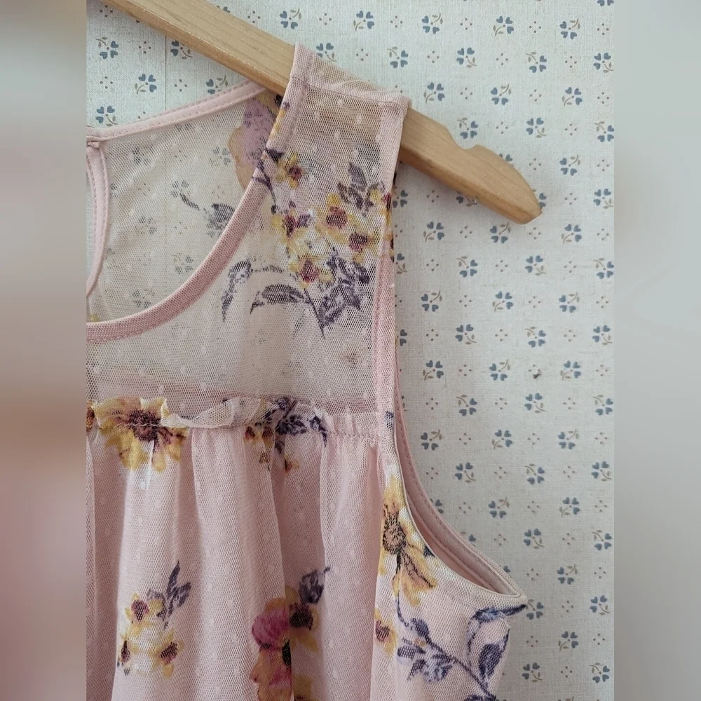 Juniors Top Shell Sheer floral outer lining feminine delicate spring summer